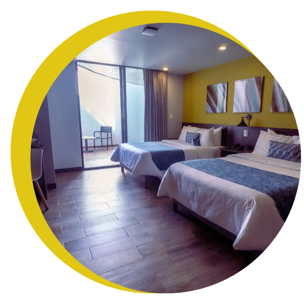 Suite Doble con área de descanso, jacuzzi privado y dos camas amplias en Hotel Círculo Condesa.